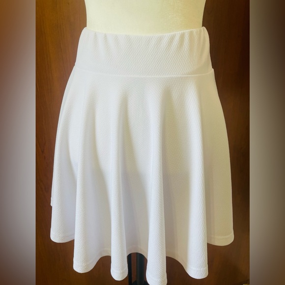 Girls Stretchy Flared Casual Pleated Mini Skirt, in great condition White Color. - Picture 2 of 3